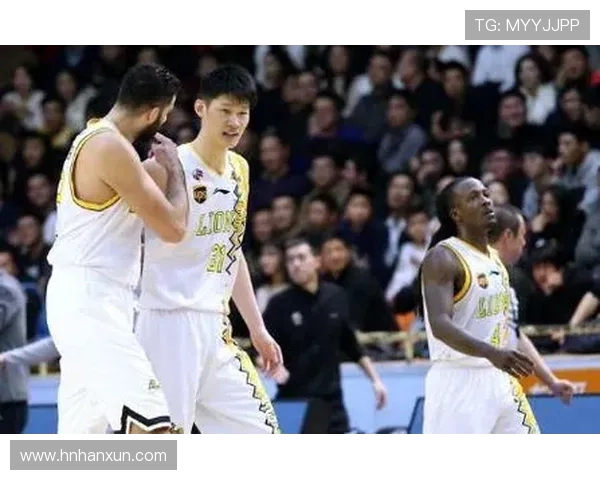 重庆足球队以57分高居大师赛积分榜首位展现强劲实力